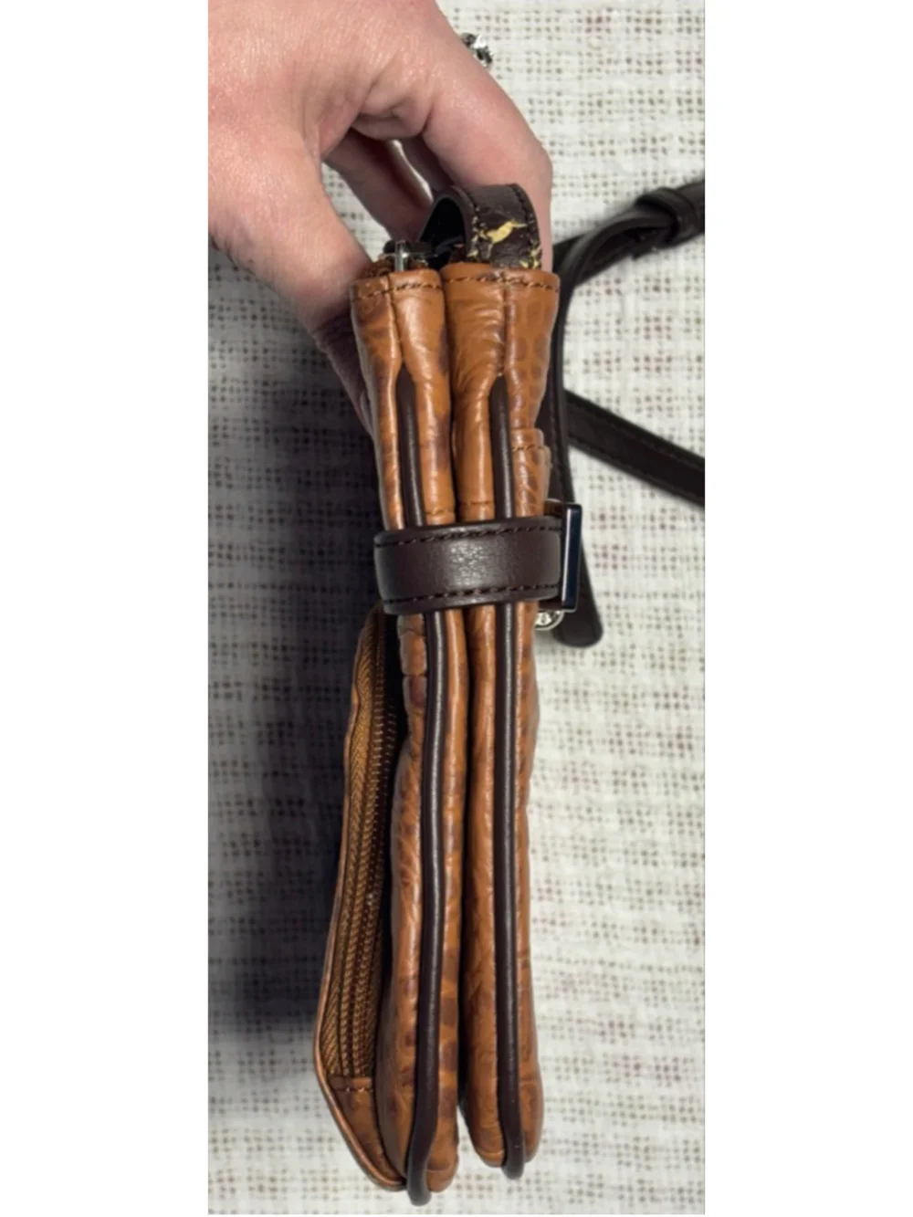 Y2K Tignanello Croc Embossed Tan & Brown Leather Crossbody Organize Fair Conditi